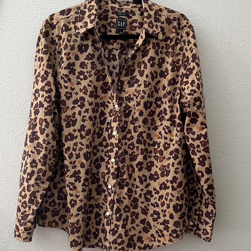 GAP woman’s Animal Print Casual top
Long sleeves, button up
Sz XL
100% cotton - Picture 3 of 6